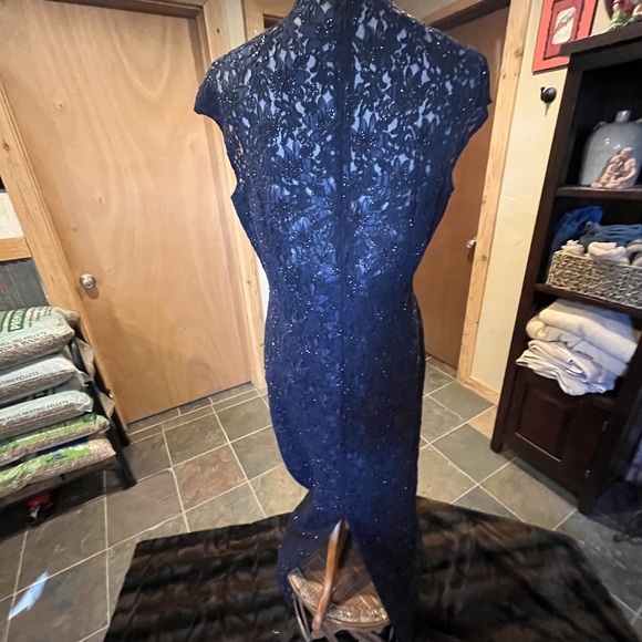 Carmen Marc Valvo Signature long navy gown - Picture 2 of 5